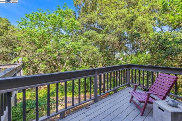 391 Oak Ln, Pleasanton CA: https://media.crmls.org/mediaz/f78e8cd7-8246-424b-ae6b-73eee0af466e.jpg