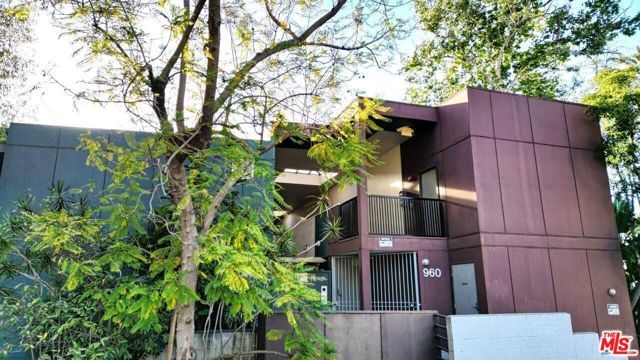 960 Sanborn Avenue, Los Angeles CA: https://media.crmls.org/mediaz/f78eb895-6153-443a-8671-9987c18b802c.jpg