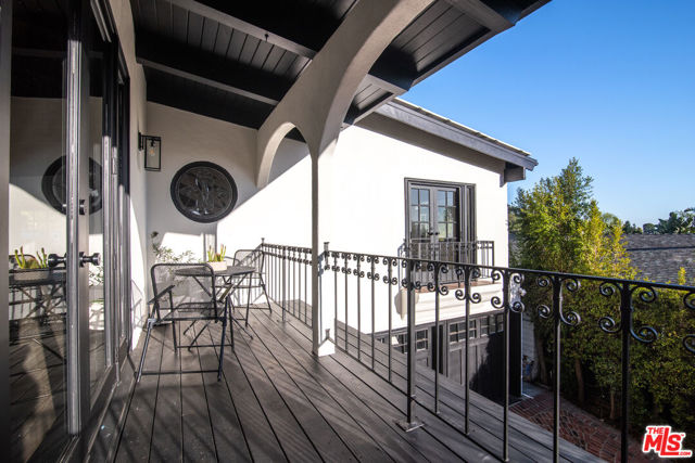 9265 Thrush Way, Los Angeles CA: https://media.crmls.org/mediaz/f78f0fce-928c-4c0a-ad31-a655617a8170.jpg