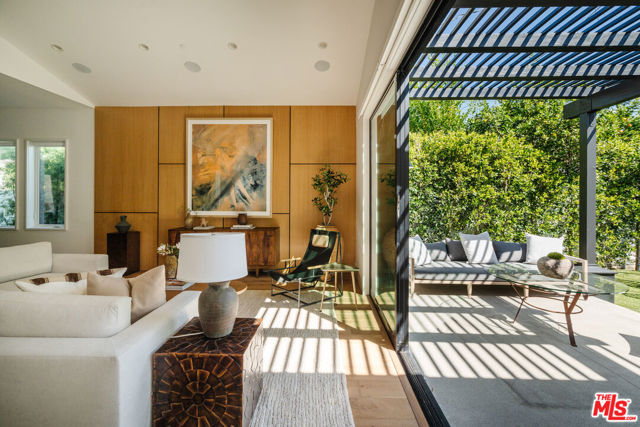 5328 Allott Avenue, Sherman Oaks CA: https://media.crmls.org/mediaz/f78f48f6-a1da-486a-b9db-ecaa66d071c3.jpg