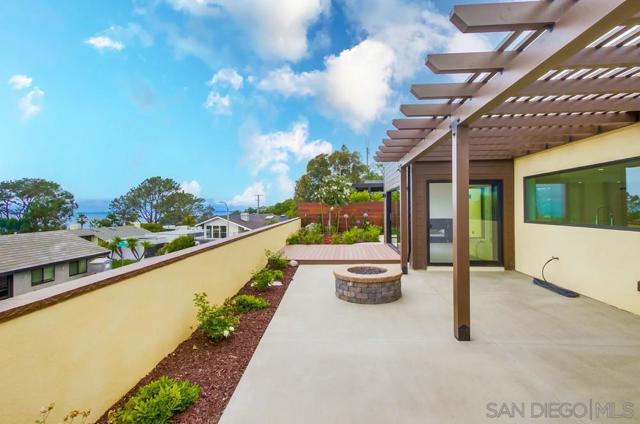 14066 Crest Way, Del Mar CA: https://media.crmls.org/mediaz/f78f6ec5-560e-4c4d-9b25-5ece0139f3d6.jpg