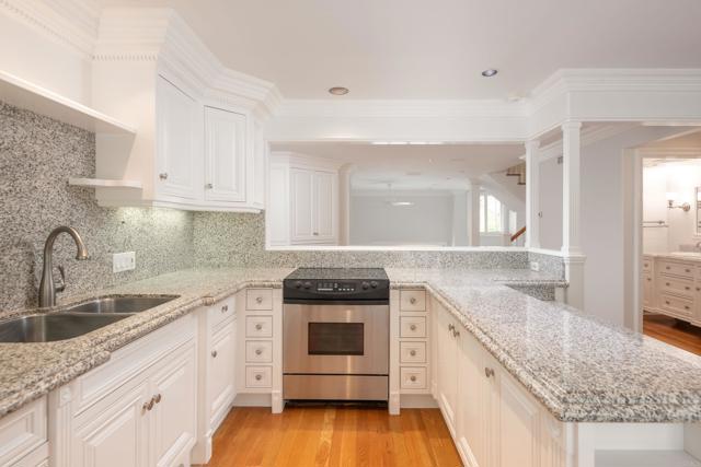 3294 Caminito Eastbluff, La Jolla CA: https://media.crmls.org/mediaz/f78f791e-4df2-46c7-8851-a3dd4aeb80c2.jpg