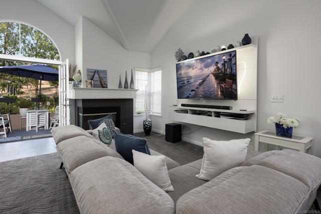 11370 Camino Playa Cancun, San Diego CA: https://media.crmls.org/mediaz/f78fa194-f3c8-45a4-88d8-14427f79fe73.jpg