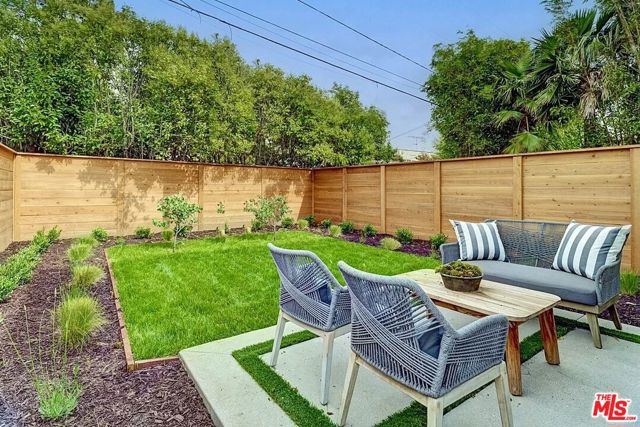 1278 Meadowbrook Avenue, Los Angeles CA: https://media.crmls.org/mediaz/f78fbf77-8e36-43a8-bab7-94d18a30e542.jpg