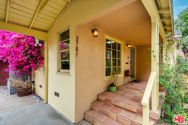 3761 Ashwood Avenue, Los Angeles CA: https://media.crmls.org/mediaz/f790dca2-a062-486f-afbd-8d33ba05fa08.jpg
