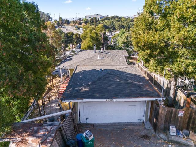 9560 Alcala Avenue, Oakland CA: https://media.crmls.org/mediaz/f7912aa8-8a8e-453e-a500-c5923c2b5e3e.jpg
