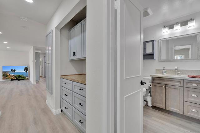 13918 Putney Rd, Poway CA: https://media.crmls.org/mediaz/f7915b13-0d2c-4259-93e8-e1a69ed84db3.jpg