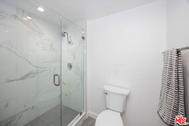 321 S San Vicente Boulevard, Los Angeles CA: https://media.crmls.org/mediaz/f792060e-a4fb-4bba-80b8-ef20878e0c82.jpg