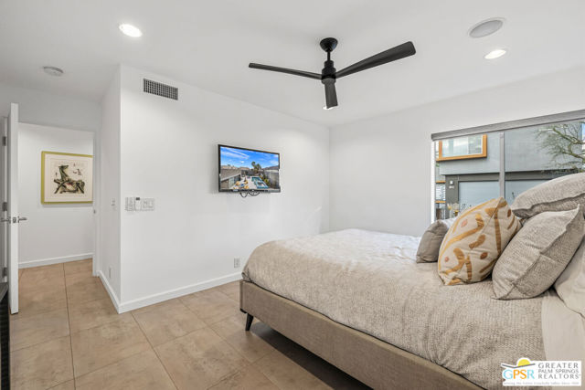 1065 Dane Drive, Palm Springs CA: https://media.crmls.org/mediaz/f79229e6-3398-4e7e-8b0f-43e71c4b466b.jpg