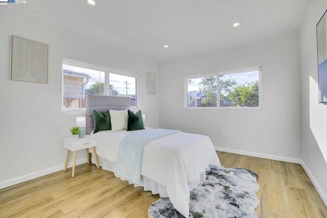215 Isleton Ave, Oakland CA: https://media.crmls.org/mediaz/f7926182-7d56-4511-b427-56b84236b36b.jpg