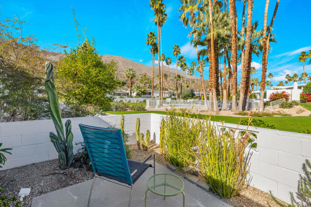246 E Avenida Granada, Palm Springs, CA 92264
