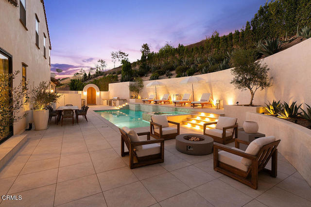 Detail Gallery Image 4 of 66 For 2417 E Hillcrest Dr, Thousand Oaks,  CA 91362 - 4 Beds | 3/1 Baths