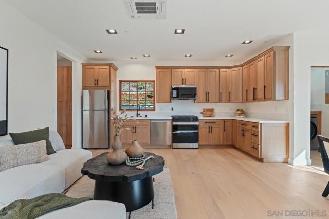 5758 Las Palomas, Rancho Santa Fe CA: https://media.crmls.org/mediaz/f79459a9-42d3-446f-a95f-55633382a7ab.jpg