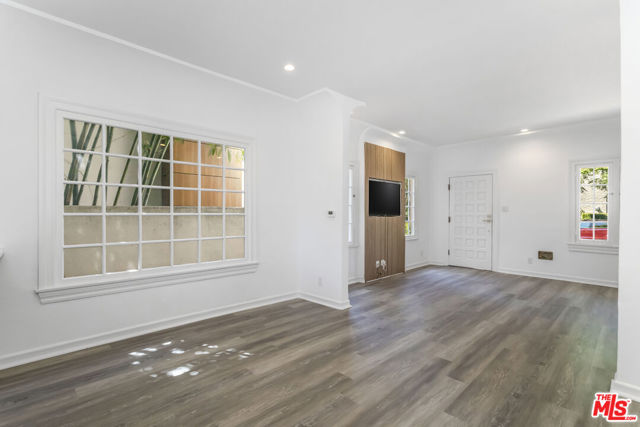8818 Rangely Avenue, West Hollywood CA: https://media.crmls.org/mediaz/f7954d50-27ed-47dd-b7ab-8a4a304debfe.jpg