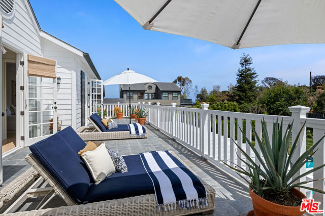 28870 Hampton Place, Malibu CA: https://media.crmls.org/mediaz/f795be62-f339-4ce6-be6a-7a7e1a0e6f8b.jpg