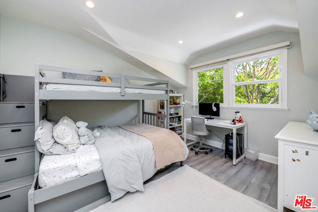 3544 Laurel Canyon Boulevard, Studio City CA: https://media.crmls.org/mediaz/f795ecbf-adae-4fb3-9837-485a495ff026.jpg