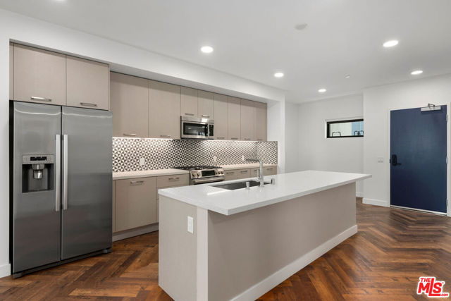 1250 N Fairfax Avenue, West Hollywood CA: https://media.crmls.org/mediaz/f7962916-0eab-41d0-b8ec-6ced16efed44.jpg