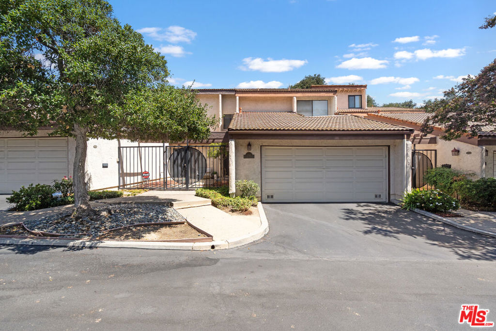 1114 Las Riendas Way