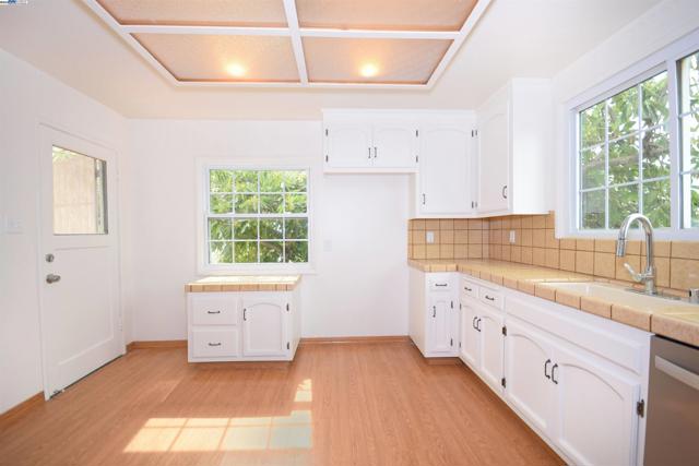 22813 2Nd St, Hayward CA: https://media.crmls.org/mediaz/f79765bd-b43c-45cc-99e7-46063d71b317.jpg