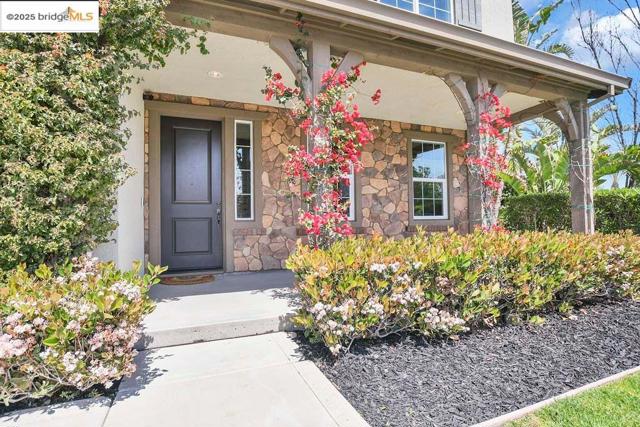 8065 Westport Circle, Discovery Bay CA: https://media.crmls.org/mediaz/f7977cd6-e8e6-4a5e-8c00-f0b17597003b.jpg