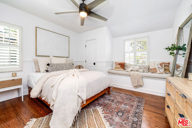 5711 Colbath Avenue, Valley Glen CA: https://media.crmls.org/mediaz/f7978de1-8f6e-442b-98f1-e1959045e5eb.jpg
