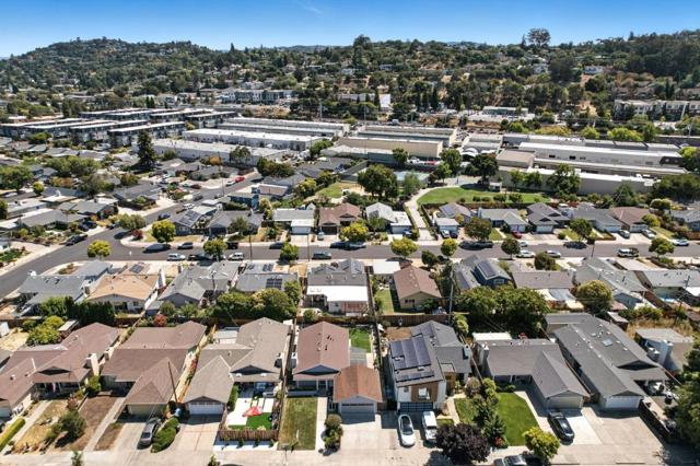 417 Hiller Street, Belmont CA: https://media.crmls.org/mediaz/f7979bda-60f6-4118-8d24-d2f5114dd369.jpg