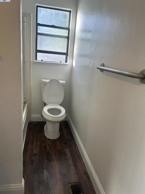 22200 Cynthia Ct, Hayward CA: https://media.crmls.org/mediaz/f7986963-4fd9-4398-9d15-2d03f20e4a1d.jpg