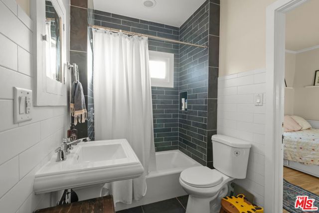 646 N Dillon Street, Los Angeles CA: https://media.crmls.org/mediaz/f798a8a4-8833-4190-b9f6-ee0593f3a8b9.jpg