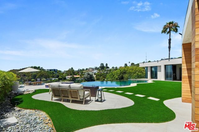 455 Castle Place, Beverly Hills CA: https://media.crmls.org/mediaz/f798accf-a9cb-465b-9f9f-1ddf9e1c9197.jpg