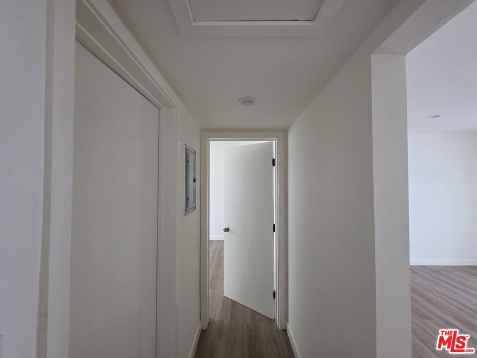 https://media.crmls.org/mediaz/f798ad76-3638-4f00-873b-c610b1cd5405.jpg?preset=X-Large