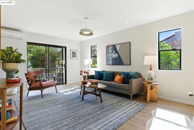 5321 Miles Ave, Oakland CA: https://media.crmls.org/mediaz/f798c2f2-652d-4349-82f6-80b05fdde411.jpg
