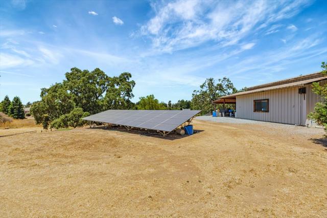1152 Little River Drive, Hollister CA: https://media.crmls.org/mediaz/f7991a42-5088-444a-982d-c84b1e36c08c.jpg