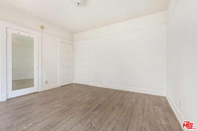 45 Breeze Avenue, Venice CA: https://media.crmls.org/mediaz/f7994d36-0fca-4eaa-83bf-1041a492870c.jpg
