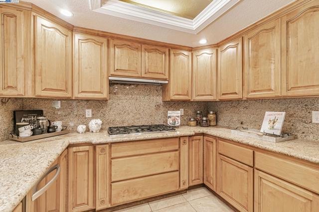 38957 Altura Street, Fremont CA: https://media.crmls.org/mediaz/f7997ae3-e0f7-434a-85af-1304f374a477.jpg