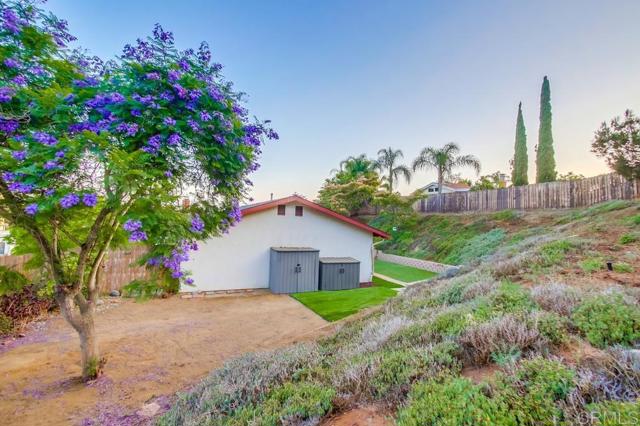 444 Victoria Place, Vista CA: https://media.crmls.org/mediaz/f7998f8a-92dd-4f45-a079-eb65c5d4e548.jpg