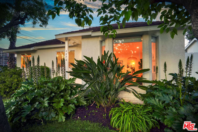 4476 Calhoun Avenue, Sherman Oaks CA: https://media.crmls.org/mediaz/f79b1e3b-cad7-4ec7-8cbe-89217fd02436.jpg