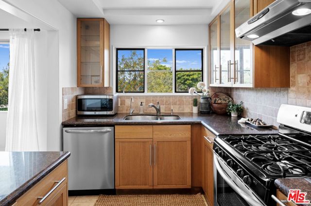 5443 1/2 Village, Los Angeles CA: https://media.crmls.org/mediaz/f79b3998-6202-40ea-8e8d-c88466e9dc32.jpg