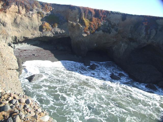 10247 Cabrillo Highway, Pescadero CA: https://media.crmls.org/mediaz/f79b4508-8962-484d-821a-dc751d862b58.jpg
