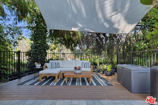 23351 Park Sorrento, Calabasas CA: https://media.crmls.org/mediaz/f79c4175-5500-460b-a85c-566e96815f01.jpg