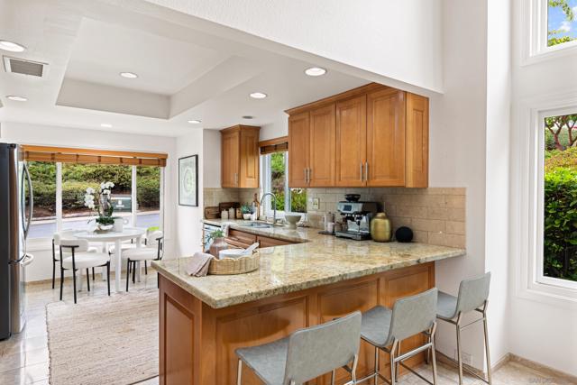 5719 Caminito Norte, La Jolla CA: https://media.crmls.org/mediaz/f79c8ea0-0faa-4ce5-a261-b339607be2a4.jpg