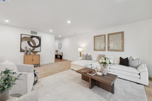 4033 Terra Granada Dr, Walnut Creek CA: https://media.crmls.org/mediaz/f79d551a-888f-4c5e-840e-035d96c520d7.jpg