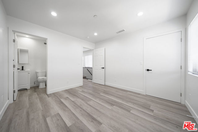 4112 1/2 S Normandie Avenue, Los Angeles CA: https://media.crmls.org/mediaz/f79d85f0-f52f-416c-832a-e76dc4efee6d.jpg