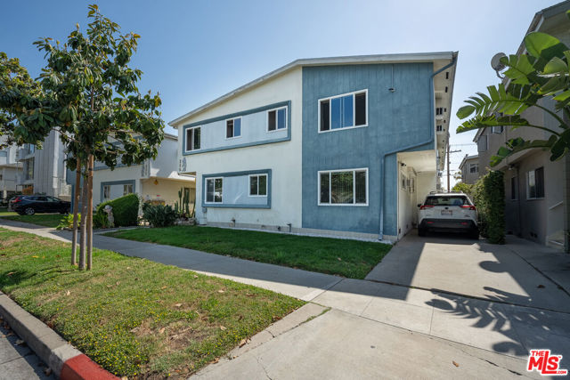 256 S Doheny Drive, Beverly Hills CA: https://media.crmls.org/mediaz/f79db3b4-6248-496c-af0e-2fc391eb5268.jpg