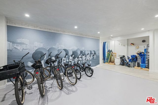 15 Reef Street, Marina del Rey CA: https://media.crmls.org/mediaz/f79dd2e0-4308-4f70-9cb1-7ac342dfa953.jpg