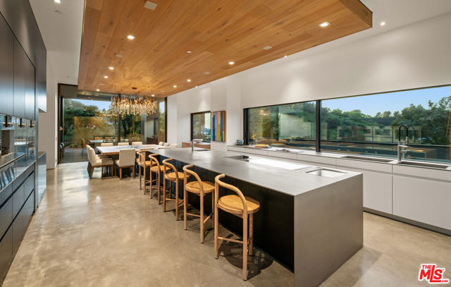 2341 Gloaming Way, Beverly Hills CA: https://media.crmls.org/mediaz/f79e2519-75e0-4918-a7d3-5d223688b2b2.jpg