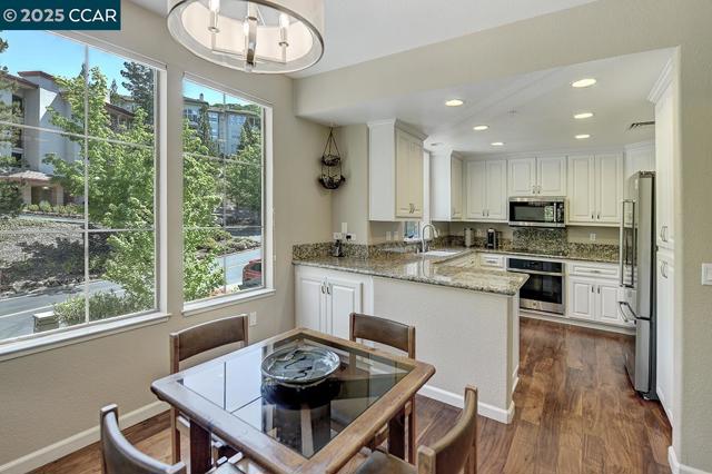 5910 Horsemans Canyon Dr, Walnut Creek CA: https://media.crmls.org/mediaz/f79ec79b-3cb0-4101-920f-ed45e3f151ee.jpg