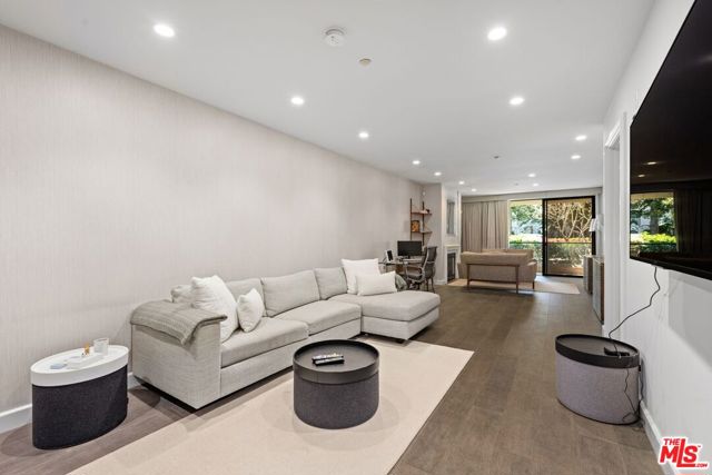701 Ocean Avenue, Santa Monica CA: https://media.crmls.org/mediaz/f79f53dc-f0e2-42df-848a-4f92416bb1ec.jpg