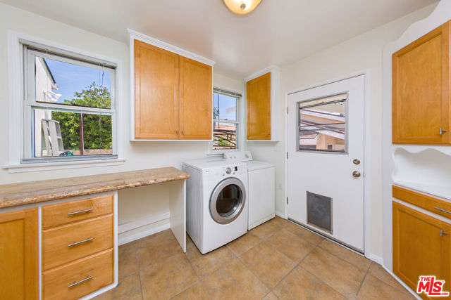 6506 W 82nd Street, Los Angeles CA: https://media.crmls.org/mediaz/f79fdf93-8334-46f8-a880-eda329ba02f8.jpg