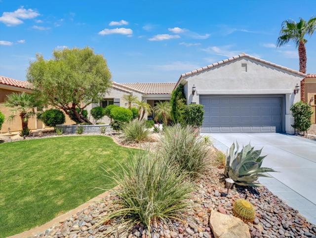 40882 Calle Claro, Indio CA: https://media.crmls.org/mediaz/f79fe8fc-f087-4cd3-8741-e08f4d2581bd.jpg