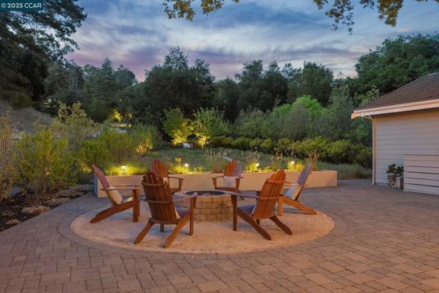 10 Candlelight Lane, Lafayette CA: https://media.crmls.org/mediaz/f79ffd4f-d2e7-4c5f-935c-c37b65deb308.jpg